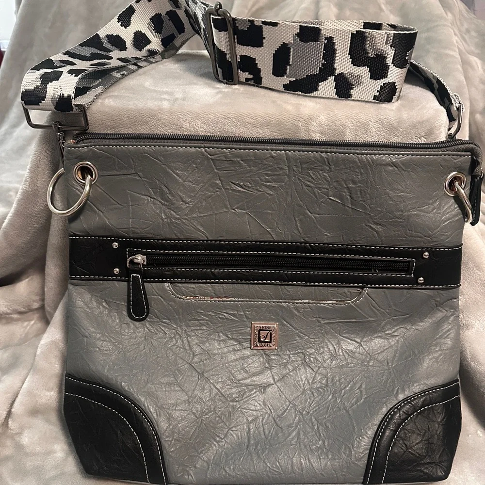 👗💜Stone Mountain Leather‎ Handbag with Stylish Grey Camo Strap